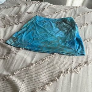 Blue mini skirt with a slit.